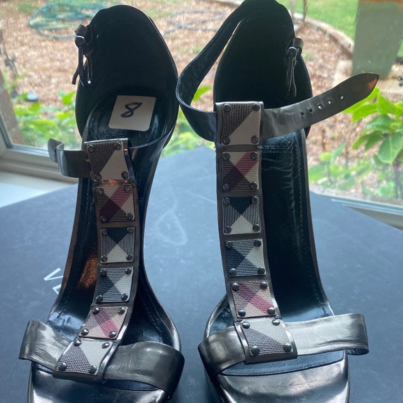 Authentic Burberry Heels - Picture 1 of 3